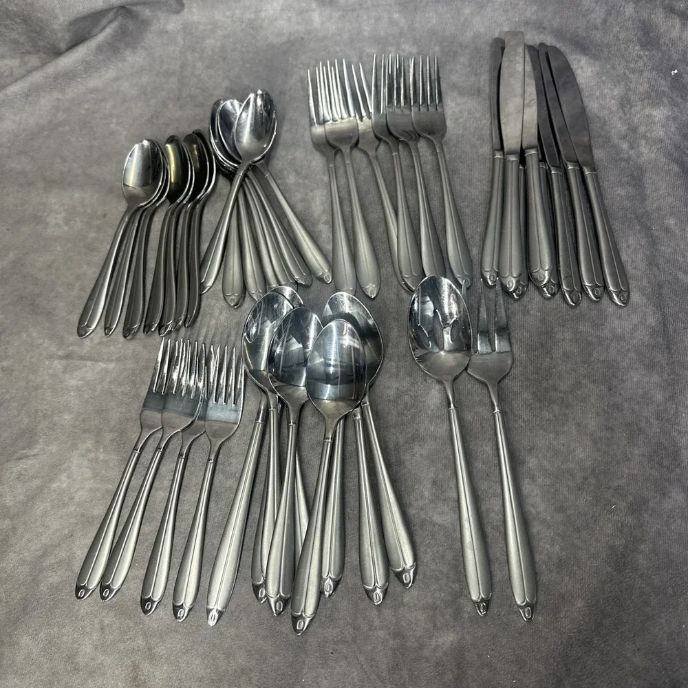 Oneida Pasadena Flatware 43 Piece Set Forks Spoons Serving Knife